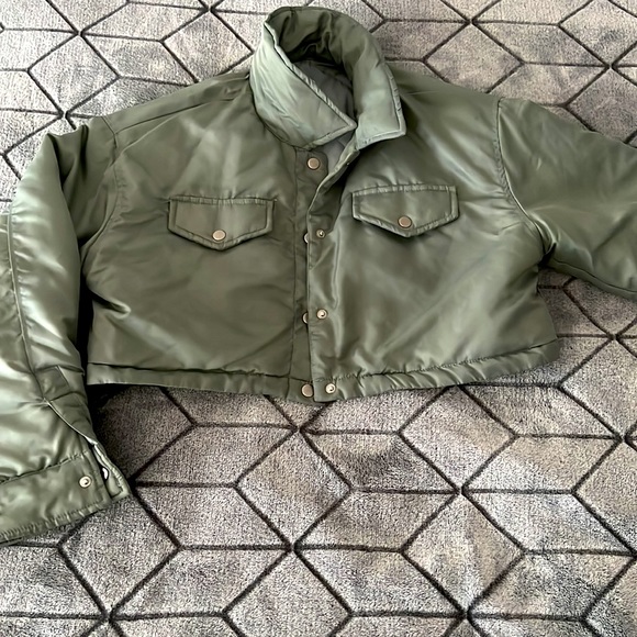 Green jacket and matching skirt - Picture 3 of 3